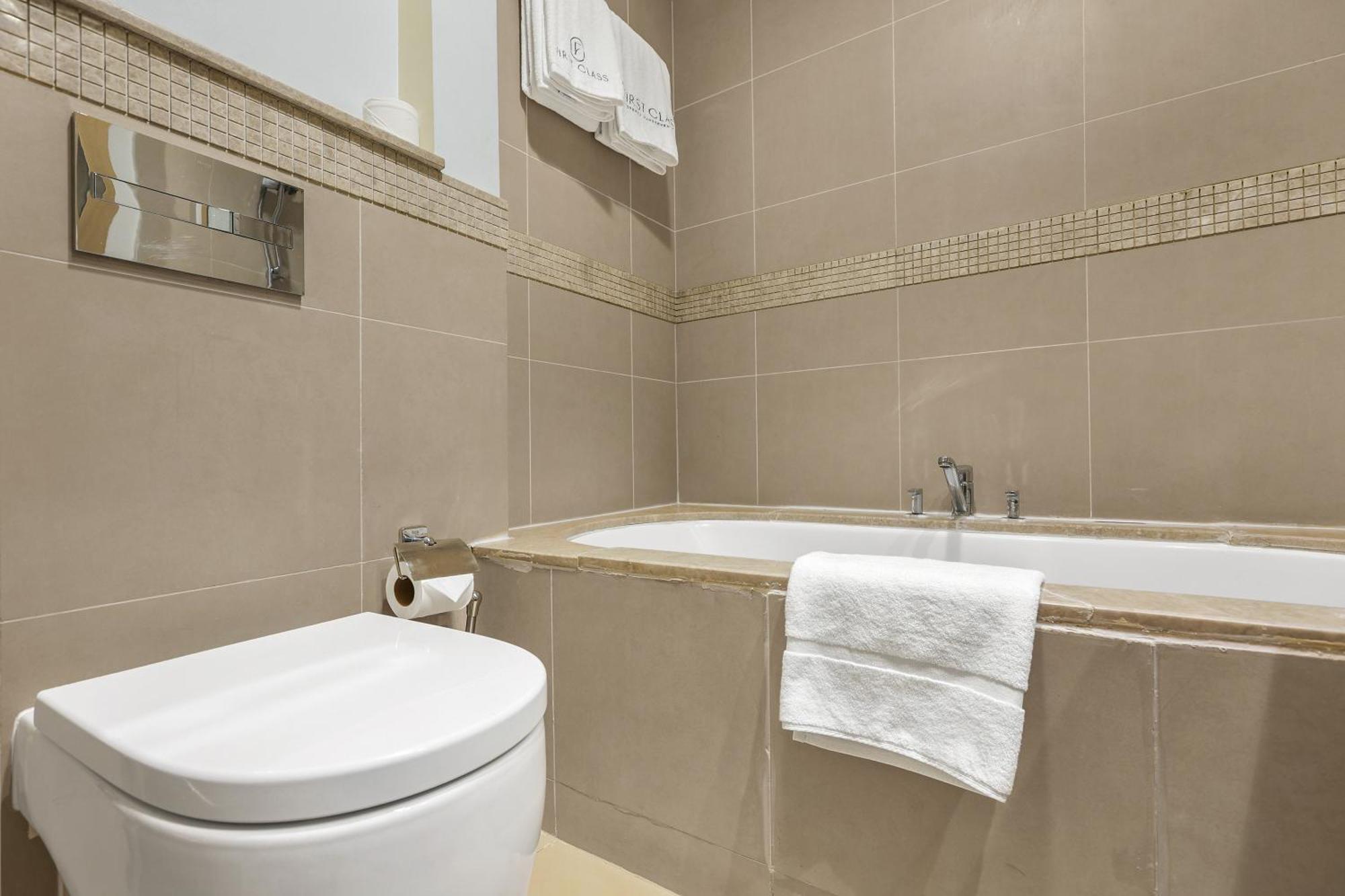 Apartment First Class 1br With Skyline View